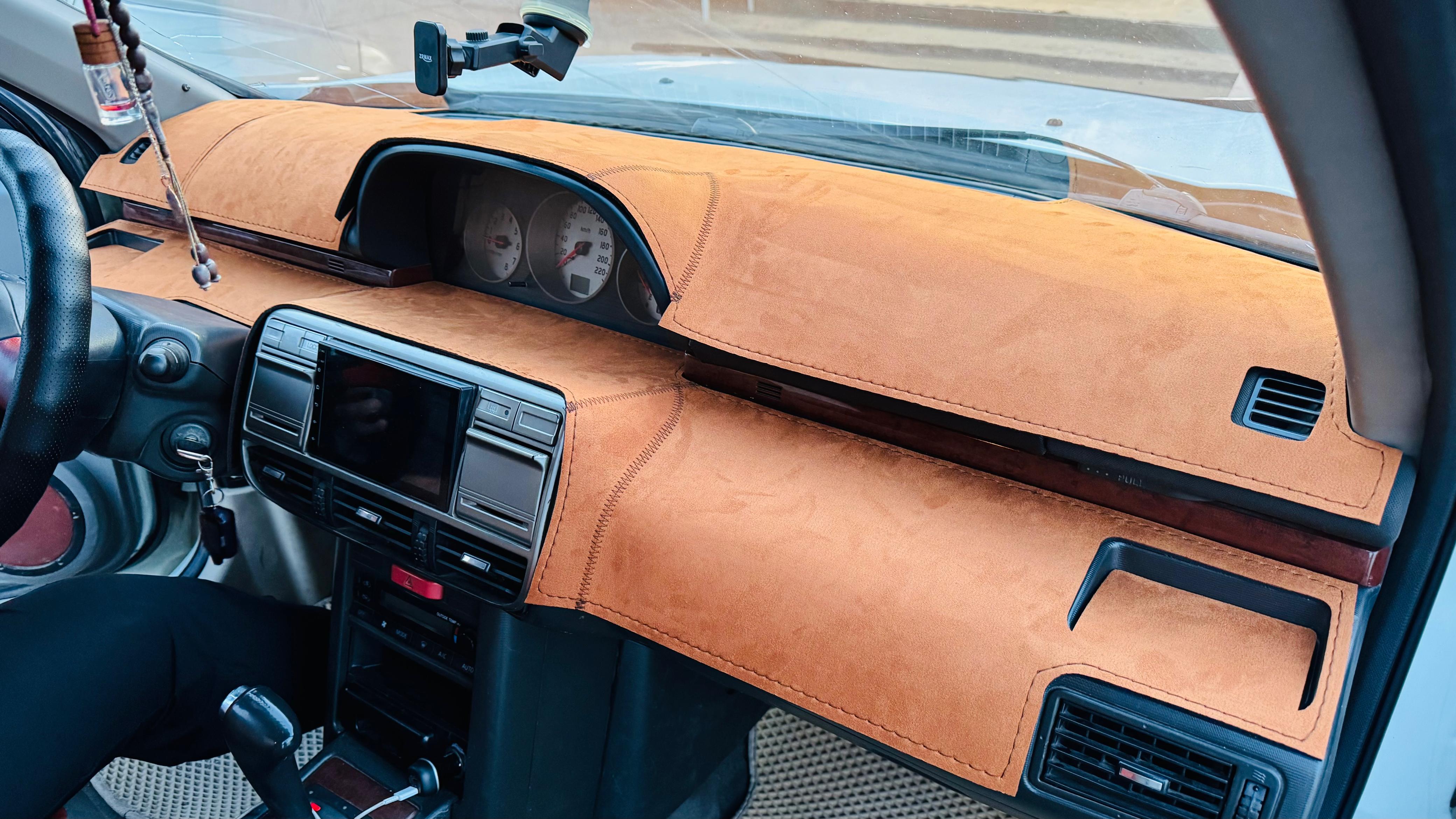 Оранжевая накидка на панель